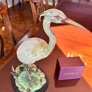 New Enamel cream / beige 16.5 H 7 in base